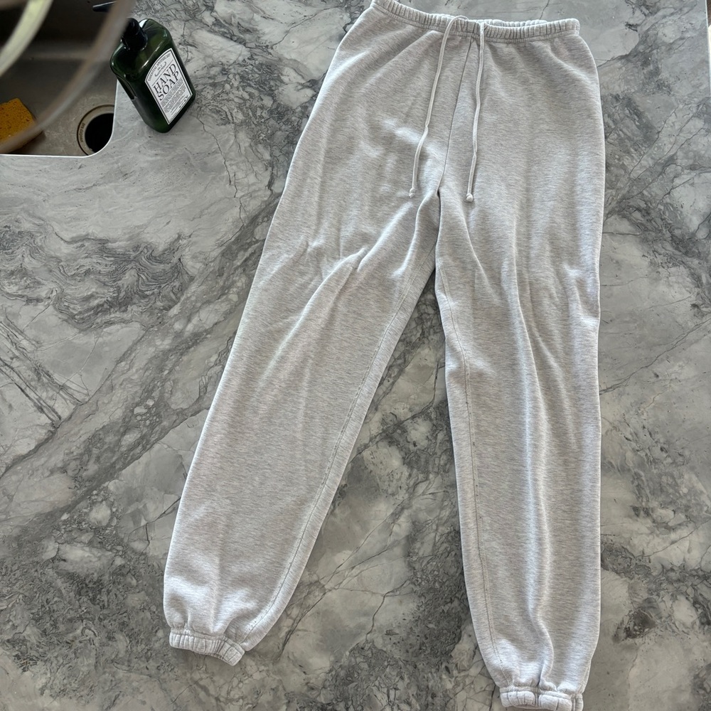 SKIMS Cotton Fleece Joggers in Light Heather Grey